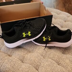 Under Armour MEN Charged Assert Sneakers 11 Wide